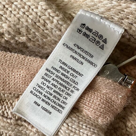 Cupcakes & Cashmere Classic Sweater Poncho Oversized Zip Front Womens Size Small - Picture 9 of 9